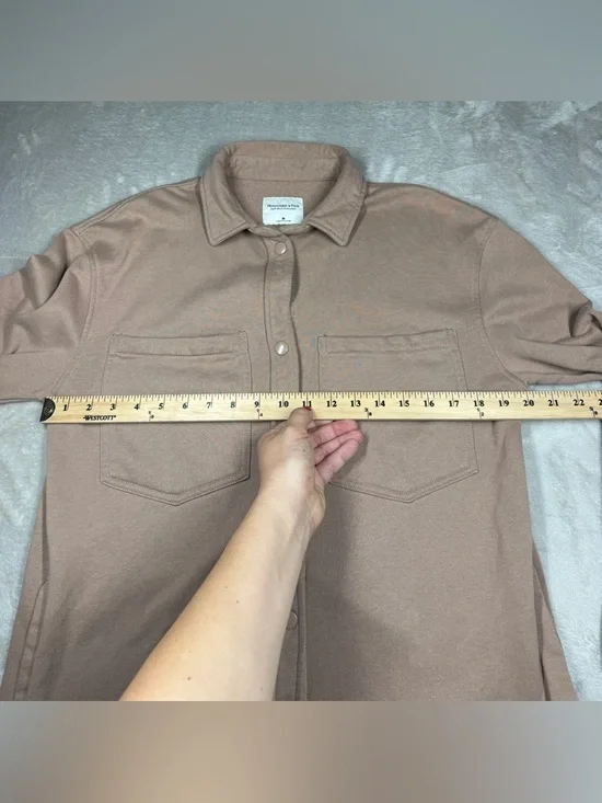 Abercrombie & Fitch Women’s Soft A and F Fleece Button Front Tan Jacket Medium - Picture 9 of 15